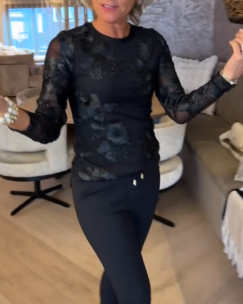 Stilfull Topp Med Rund Halsringning Och Långa Ärmar