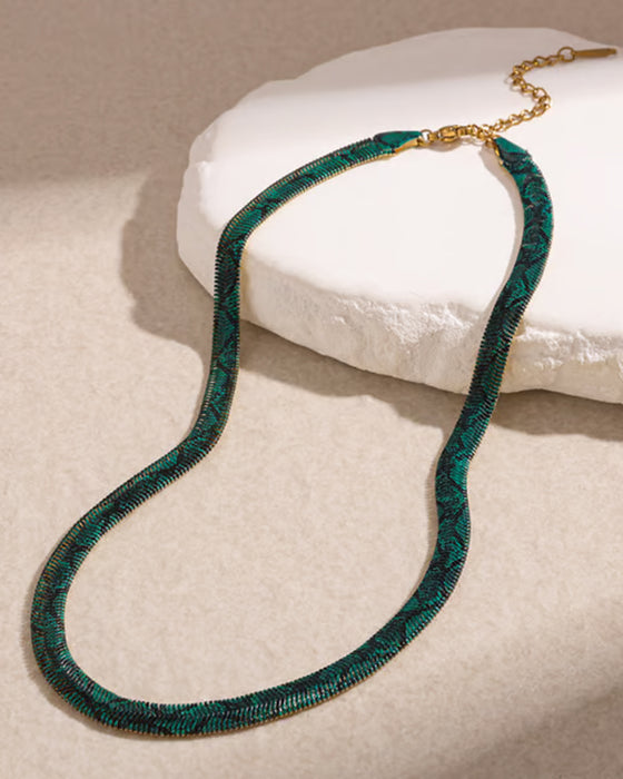 Orm Statement Halsband – En Symbol för Mysterium & Kraft