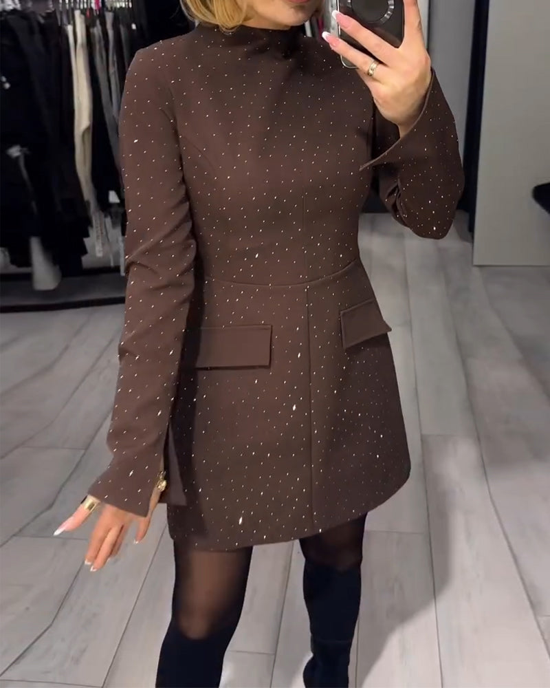 Elegant Klänning Med Subtil Glans