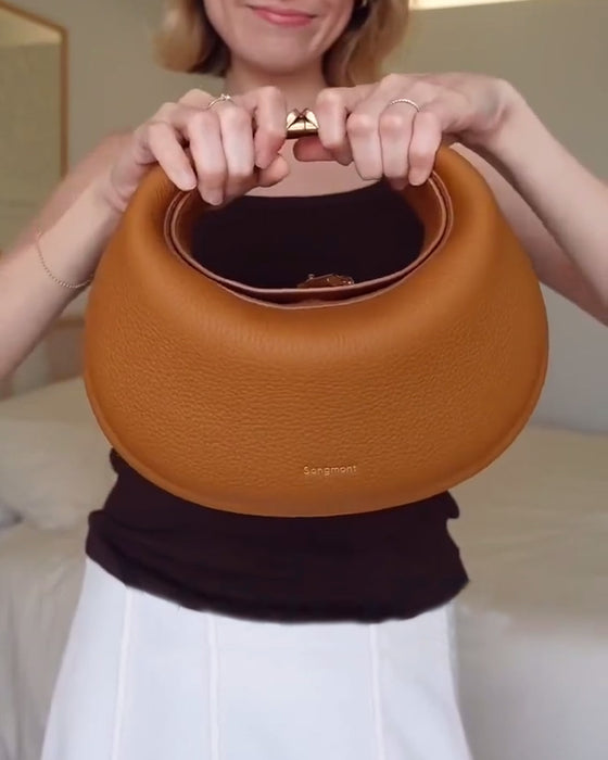 Enfärgad elegant halvmåneformad axelremsväska