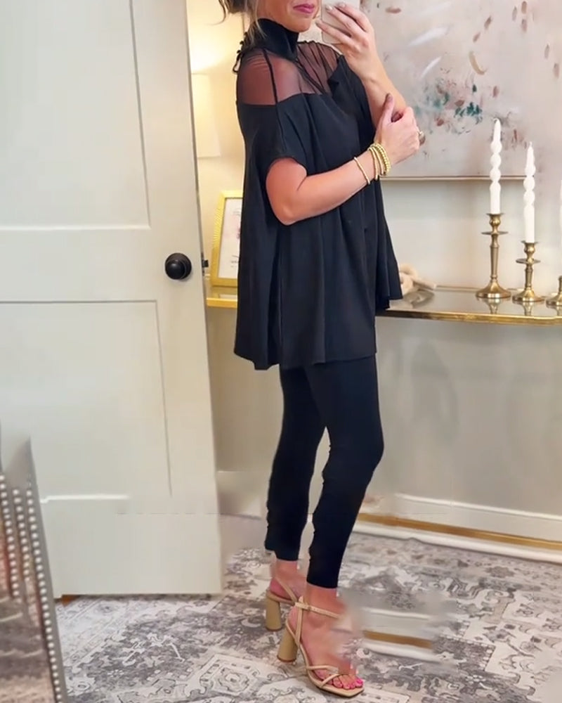 Snygg t-shirt med mesh-mönster och elegant lapptäcke