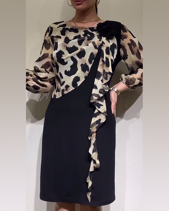 Elegant lapptäcksklänning I leopardmönstrad