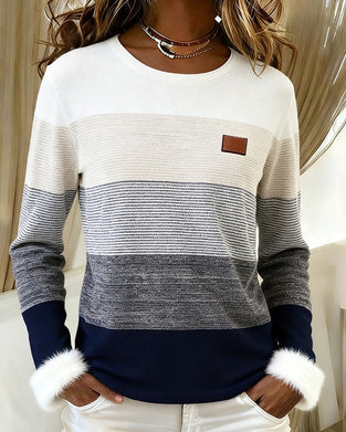 Modernt Randigt Topp Med Runt Halsringning