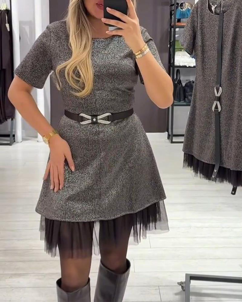 Klänning Med Fotskörtsinsats Och Rund Halsringning