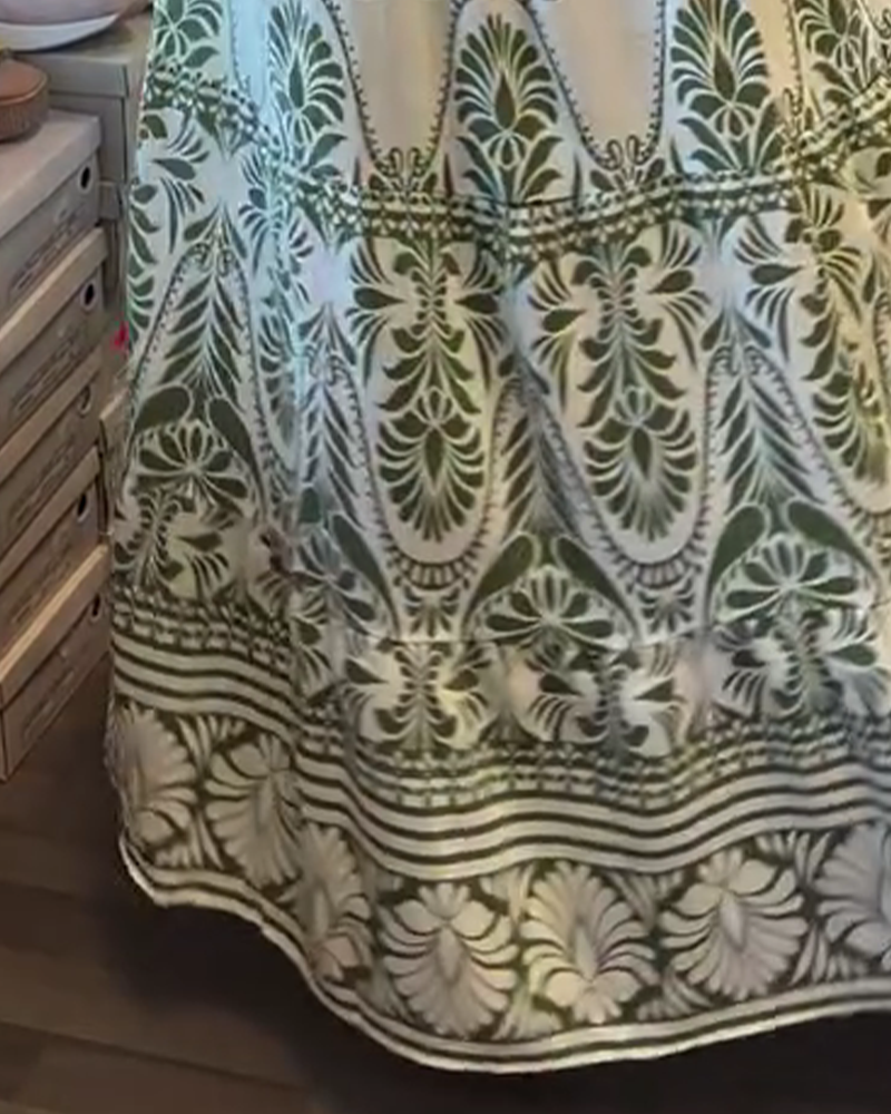 Klänning Med Blommönster Och V-Ringning