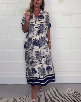 V-ringad fickklänning med djurtryck