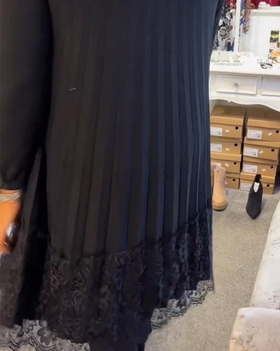 Lösittande Klänning Med Runt Halsutsnitt Och Veck