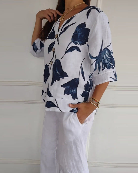 Blommig topp i bomull och linne med knappar