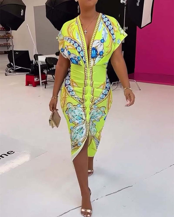 Klänning med djup V-slits i midjan