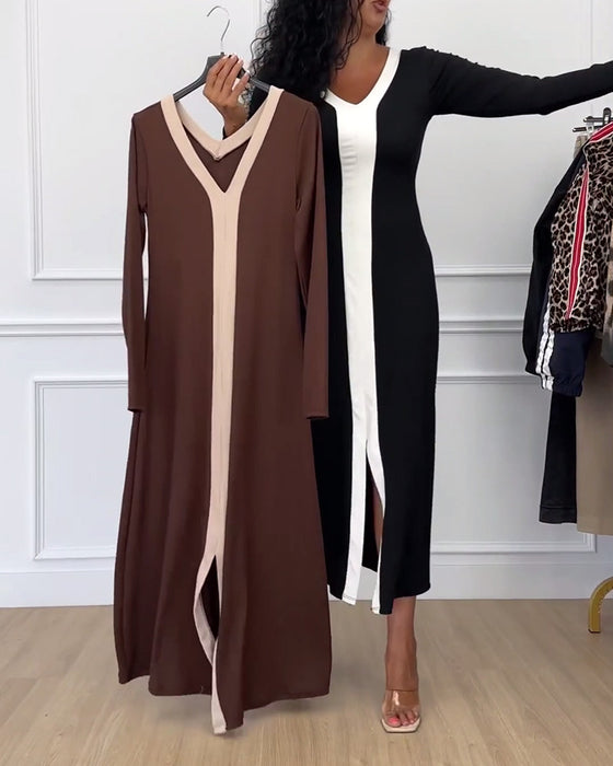 Elegant klänning med v-ringad slits i kontrastfärg