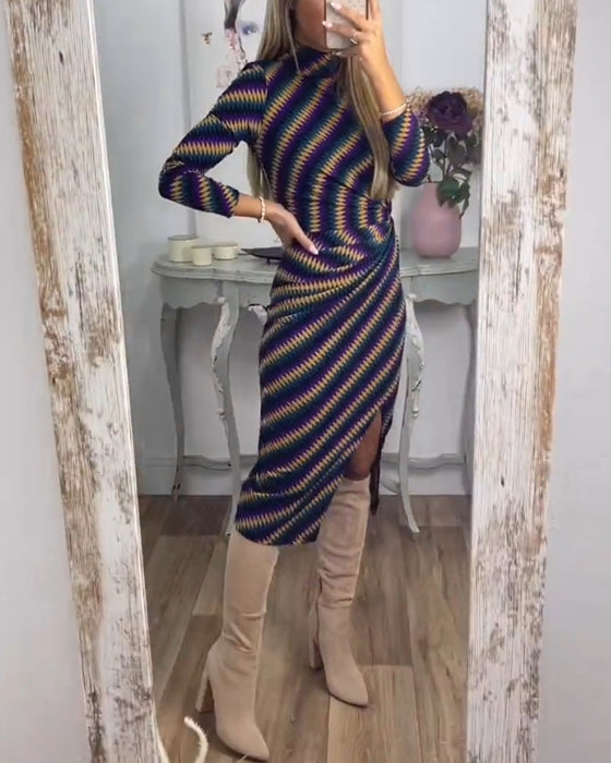 Sexig klänning med randig och hög hals