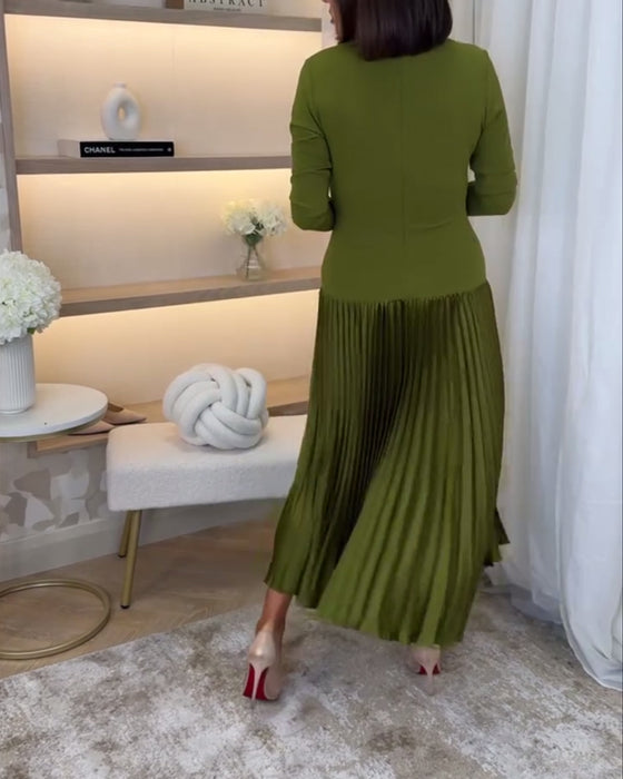 Casual enfärgad klänning med lång ärm och veck