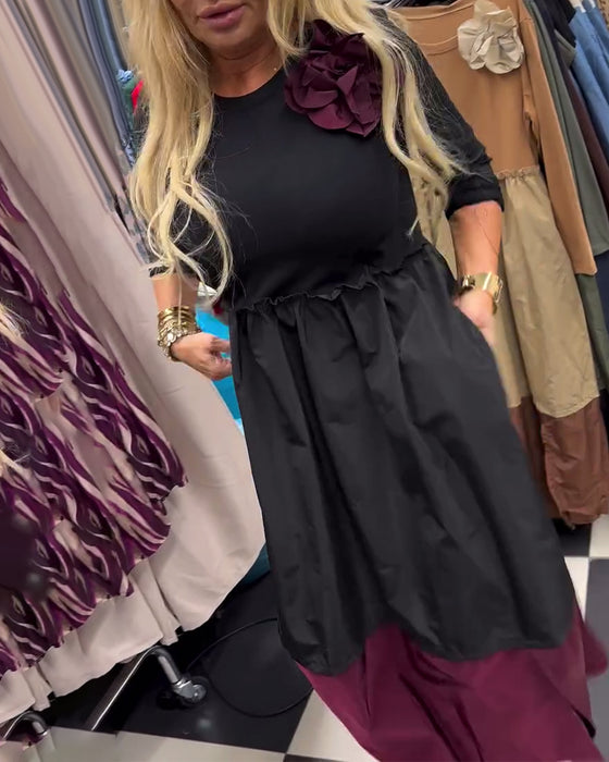Elegant klänning med kontrasterande slitsar