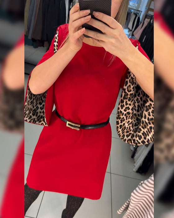 Rak Och Modern Klänning Med Utsvängda Ärmar