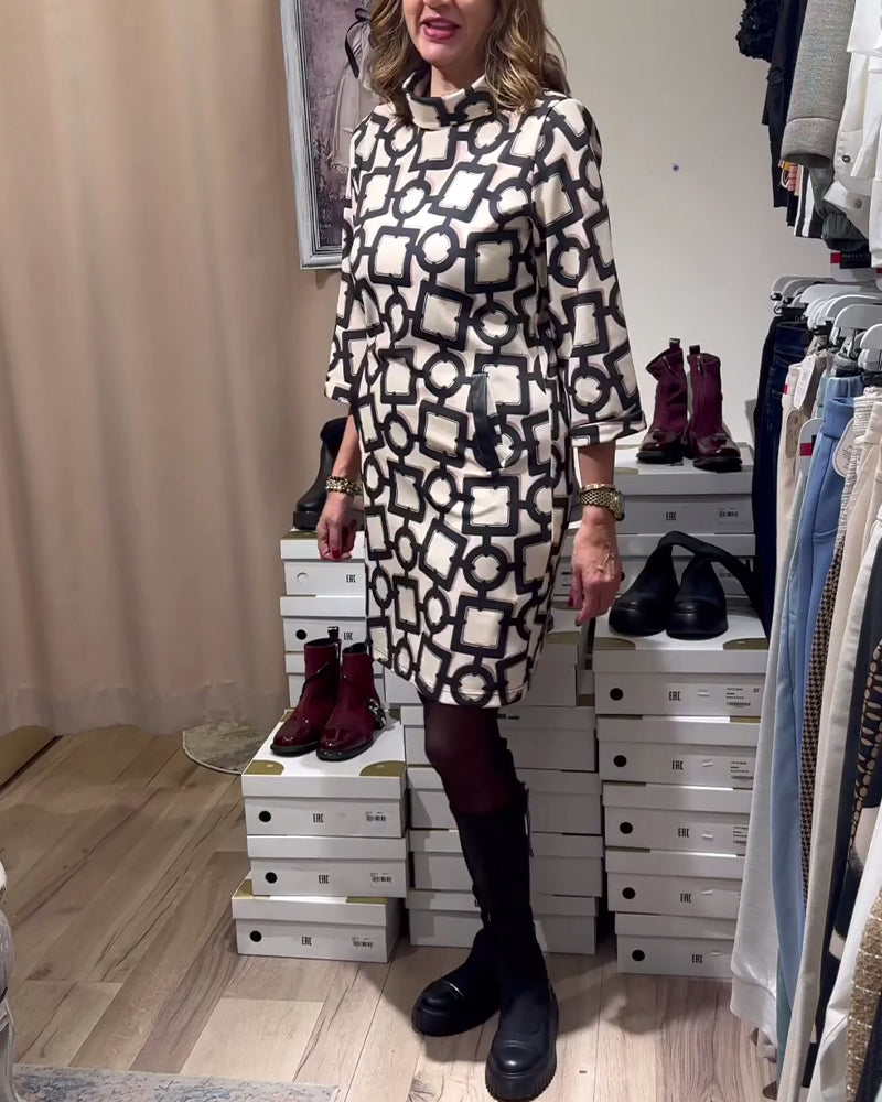 Klänning avslappnad med fickor och geometriskt tryck