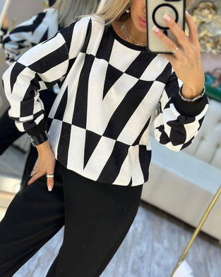 V-tryckt tröja med rund hals