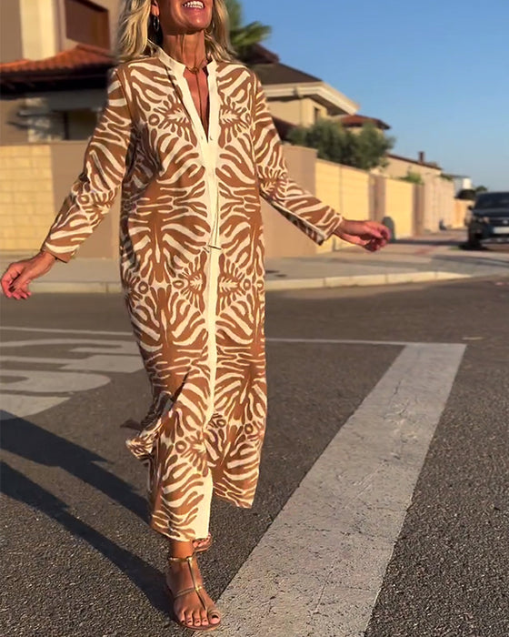 Långärmad klänning med tryckt tryck