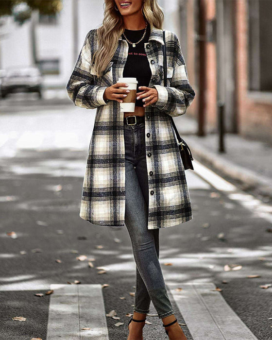 Avslappnad fickskjorta med rutigt tryck