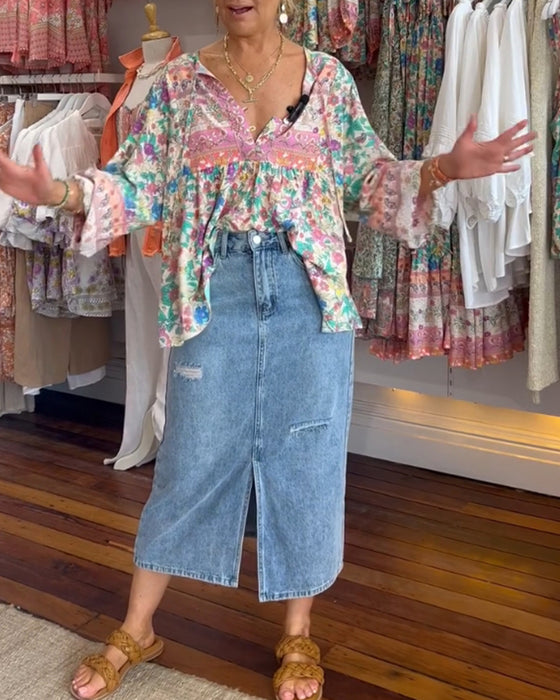 Färgglad blus med blommönster