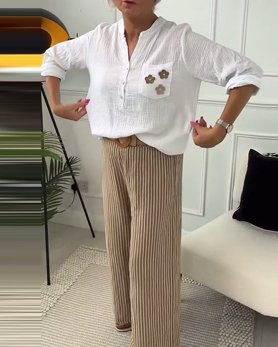 Avslappnad blus med blommigt tryck med ficka och lång ärm