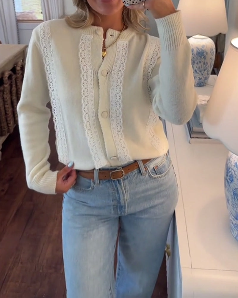 Elegant kofta med spetskant och knappar