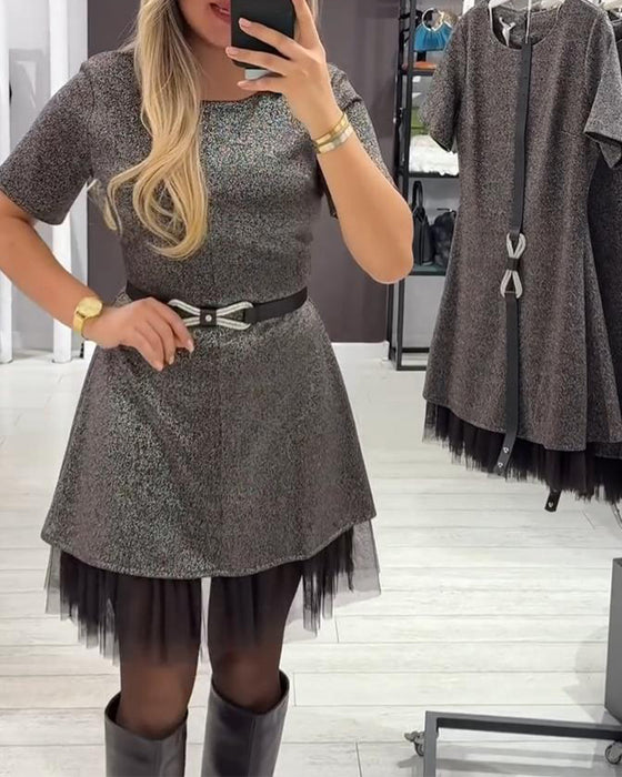 Klänning Med Fotskörtsinsats Och Rund Halsringning