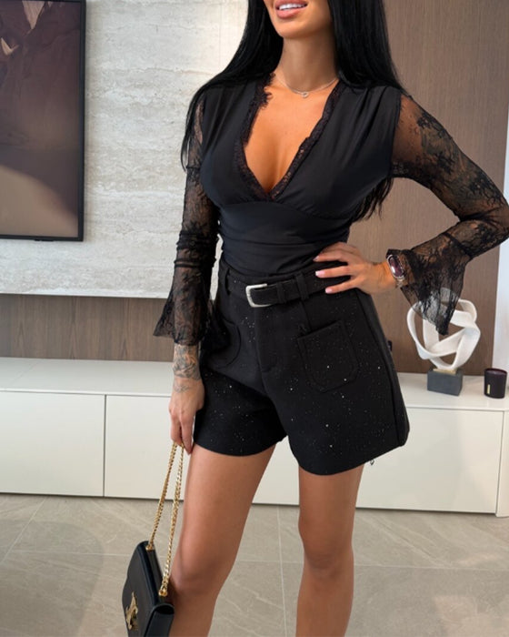 Topp Med Klockärmar Och V-Ringning