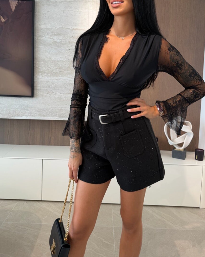 Topp Med Klockärmar Och V-Ringning