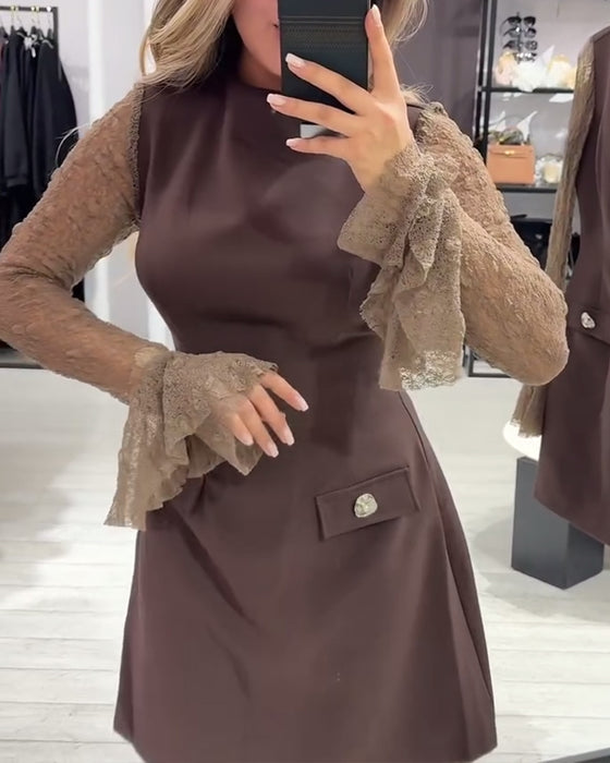 Stilfull Och Elegant Klänning Med Klockärmar