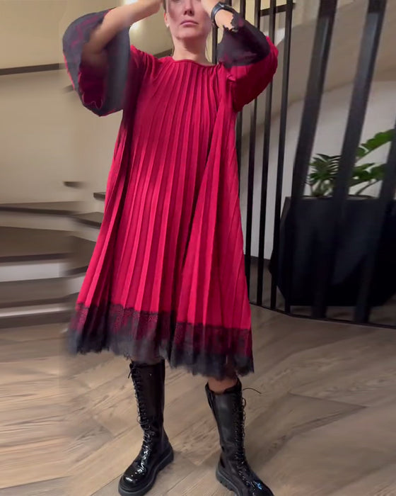 Lösittande Klänning Med Veck Och Runt Halsutsnitt