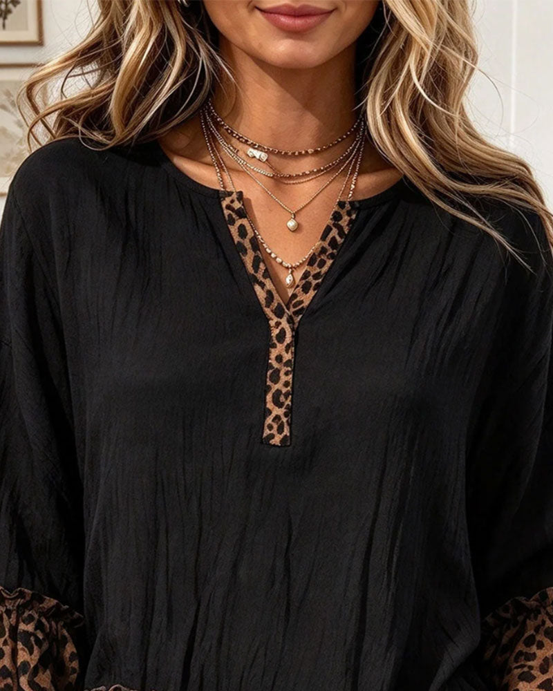 V-Ringad Blus Med Leopardmönstrad Panel