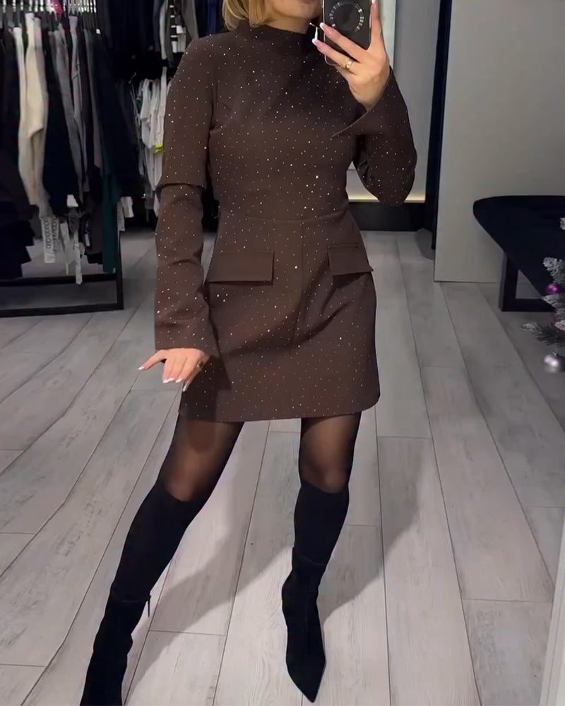 Elegant Klänning Med Subtil Glans