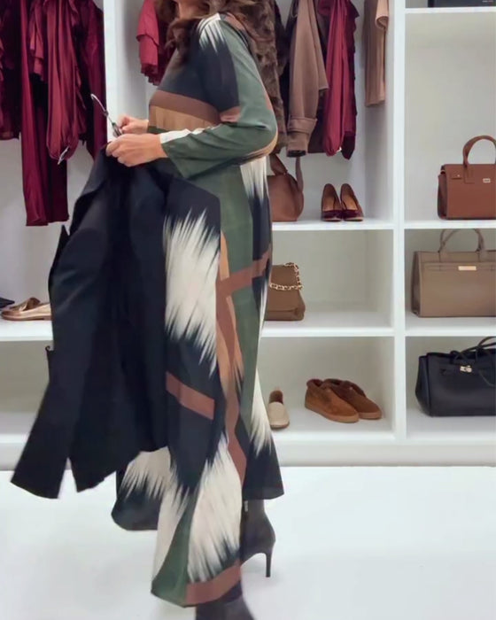 Modig Tryckt Klänning Med Runt Halsutsnitt Och Långa Ärmar