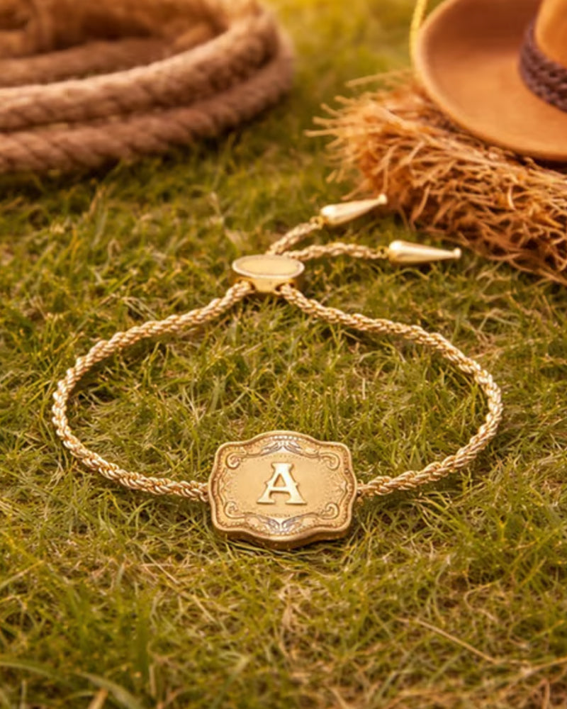 Armband Präglad Bokstav