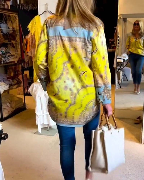 Blus med V-ringning och print