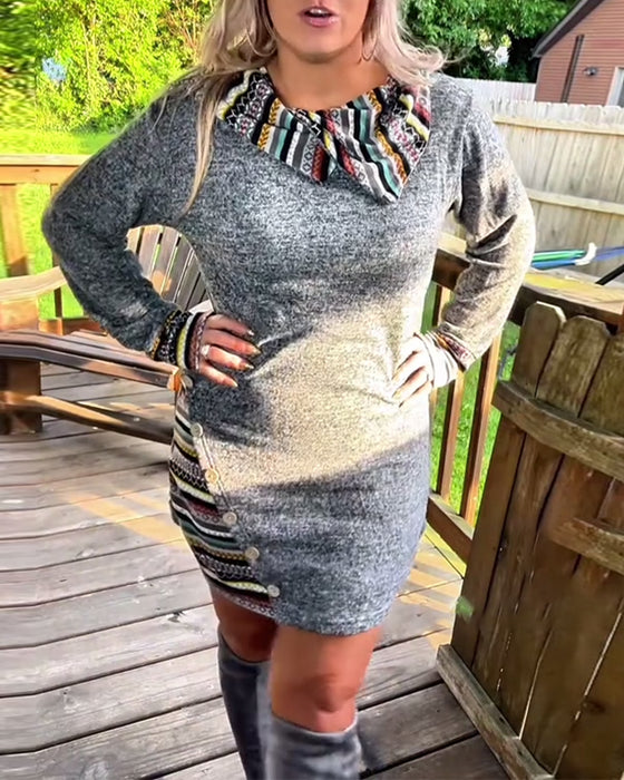 Klänning i retrostil med knapptryck