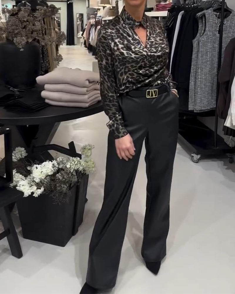 Skjort Stilfull Leopardtryck Med Draperad Krage
