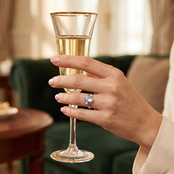 Oval månsten geometrisk ring