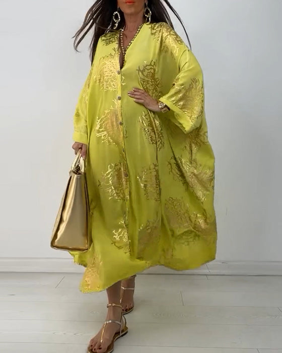 Långärmad lös klänning med tryck med knappar