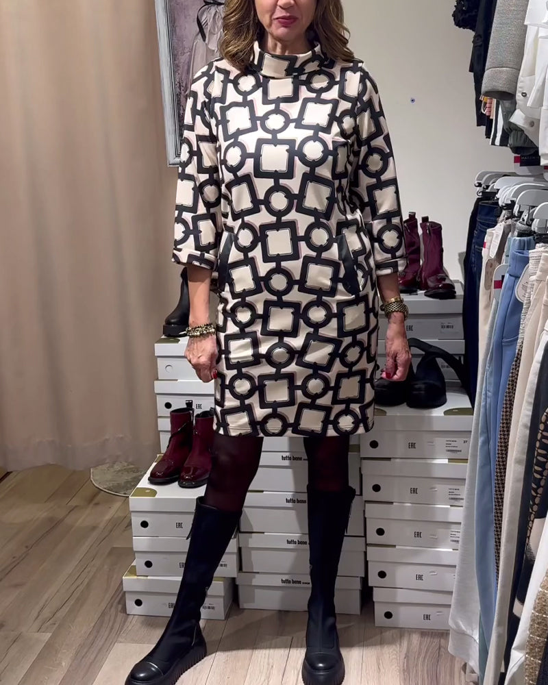 Klänning avslappnad med fickor och geometriskt tryck