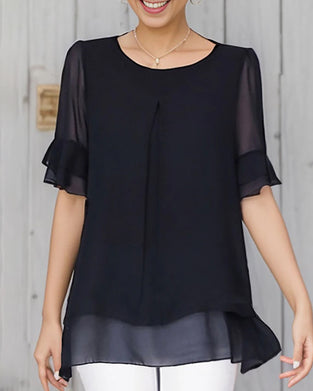 Enfärgad topp med rund halsringning med volangärmar