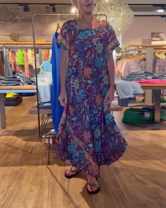 Tryckt kortärmad lång klänning med rund hals