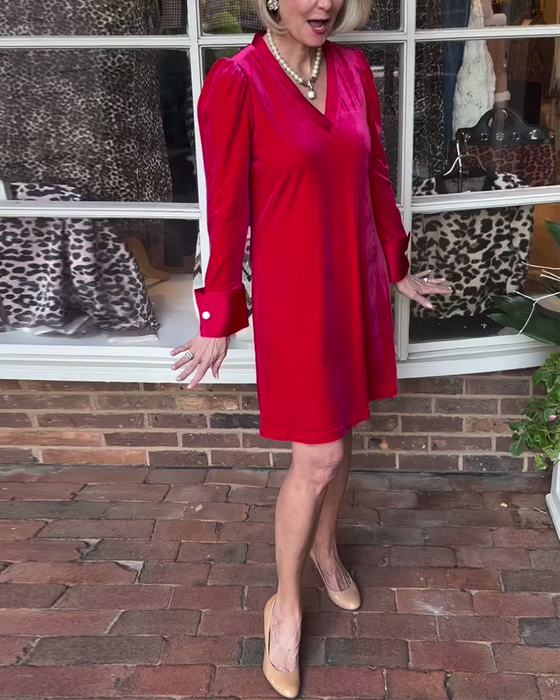 Elegant klänning med v-ringning, enfärgad