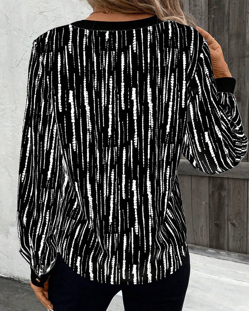 Moderiktig Blus Med Geometriskt Mönster