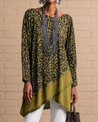 Leopardmönstrad Topp Med Asymmetrisk Fåll