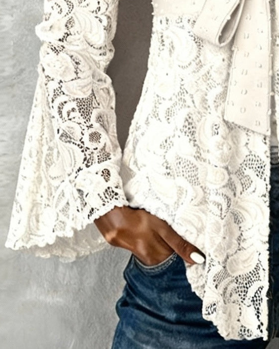 Enfärgad Blus Med Klockärmar Och V-Ringning