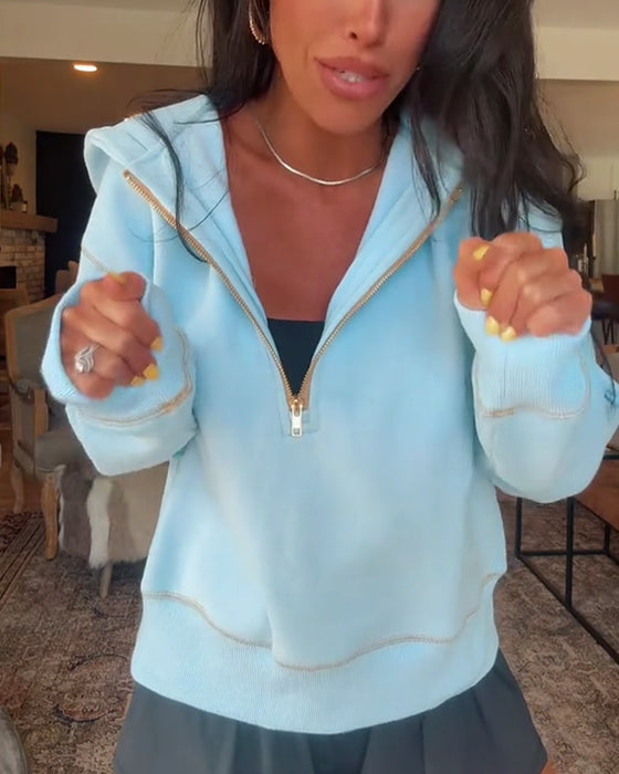 Tröja med avslappnad huva och enfärgad dragkedja