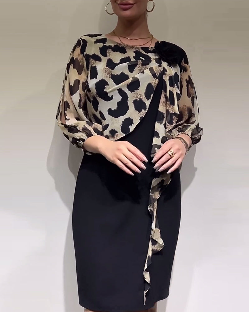 Elegant lapptäcksklänning I leopardmönstrad