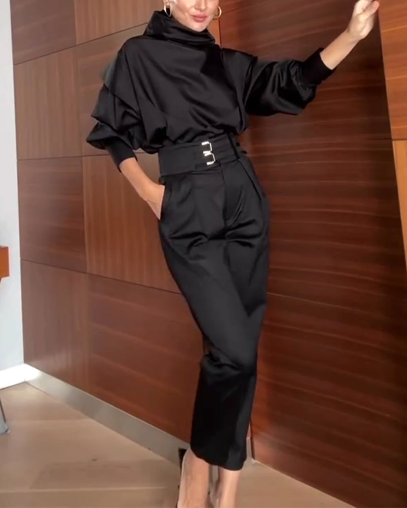 Elegant Och Stilfull Topp Med Hög Halsring