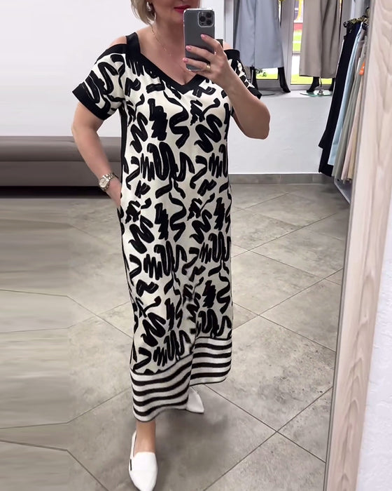 Kortärmad off-the-shoulder klänning med tryck